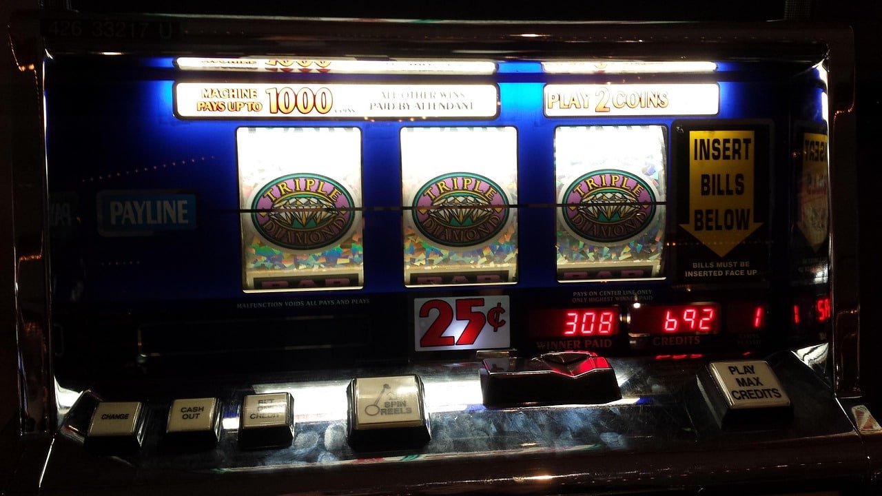 4D draw result announcement and winning number display